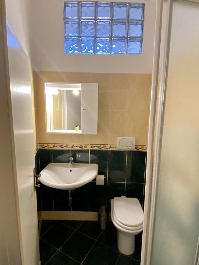 Nice & Roomy Behind The Uffizi Museum Florencia